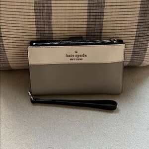 Kate Spade Two-Tone Wristlet in Gray and Cream